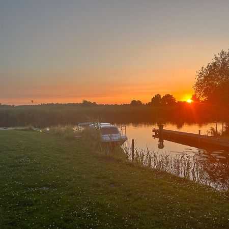 Luxe En Ruim Chalet Met Airco Bij Leekstermeer Matsloot Экстерьер фото