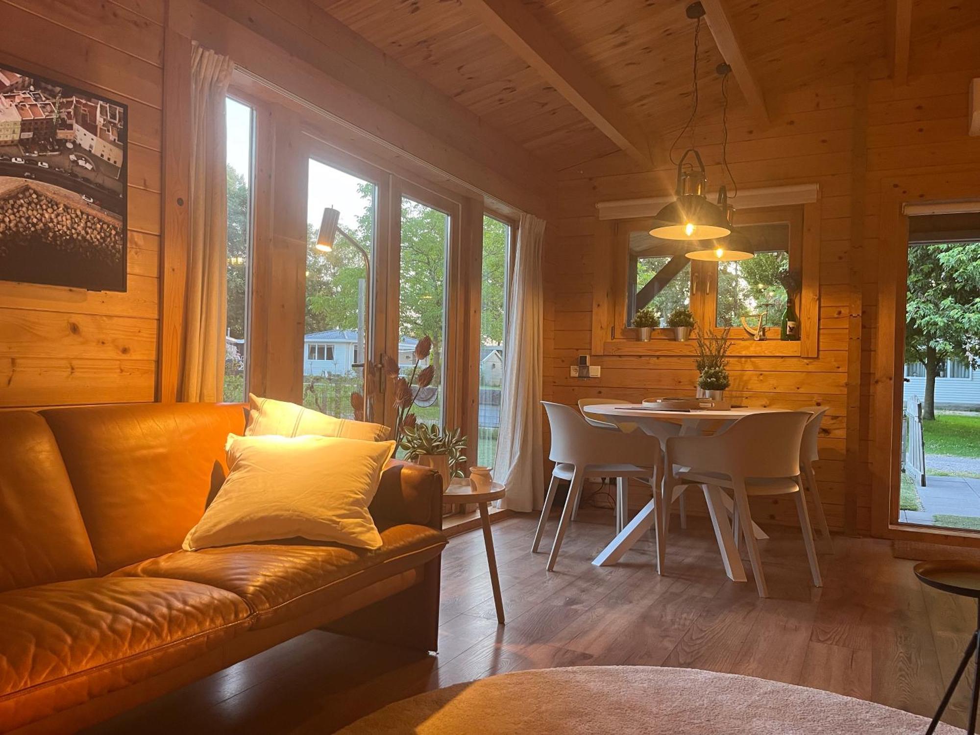Luxe En Ruim Chalet Met Airco Bij Leekstermeer Matsloot Экстерьер фото