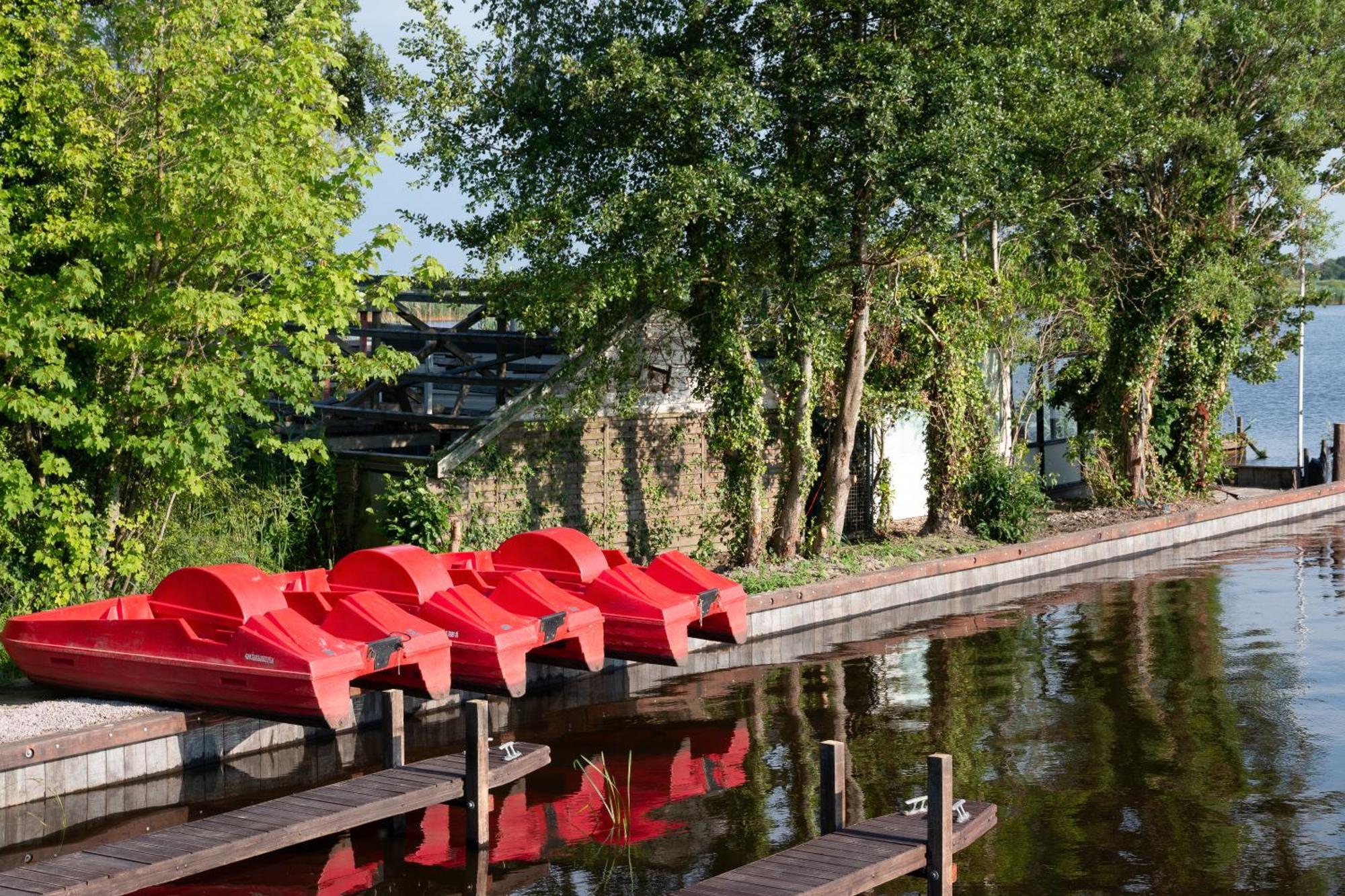 Luxe En Ruim Chalet Met Airco Bij Leekstermeer Matsloot Экстерьер фото